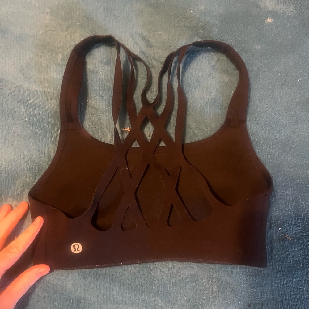 Black Lululemon sports bra